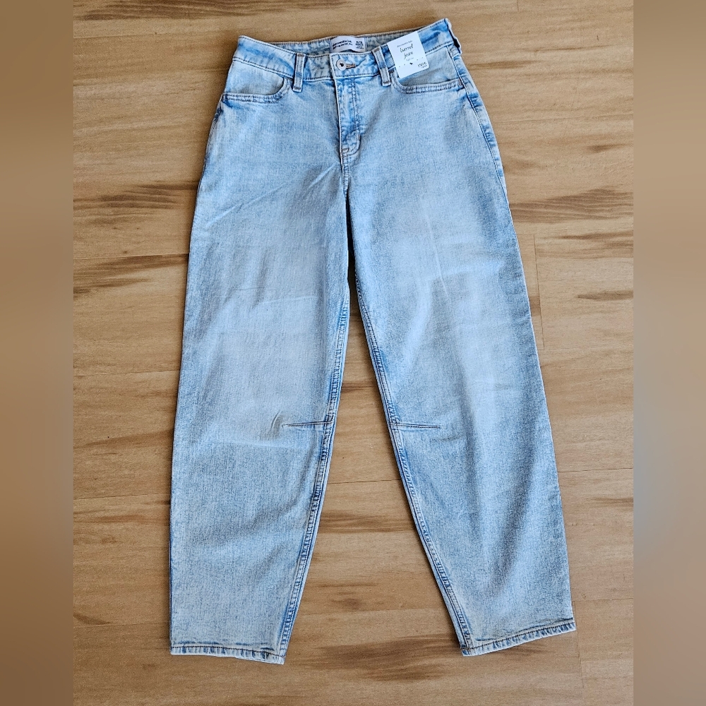 NWT Abercrombie Kids High Rise Barrel Jeans Light Blue Denim Girls 15/16 - Picture 2 of 14